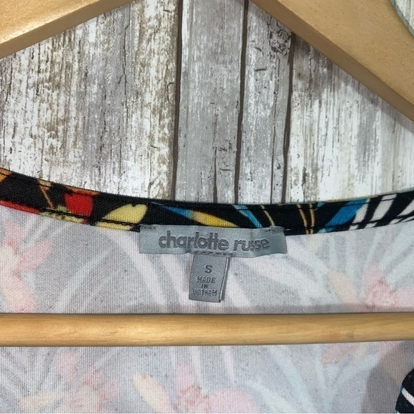 Charlotte Russe Tropical Scalloped Edge Crop Top - Picture 5 of 5